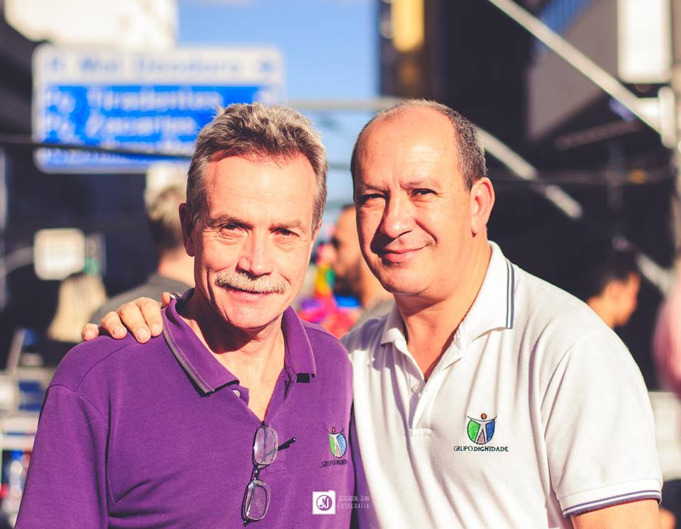 Papa Francisco saúda o casal Toni Reis e David de Curitiba por batizar filhos Papa Francisco saúda o casal Toni Reis e David de Curitiba por batizar filhos