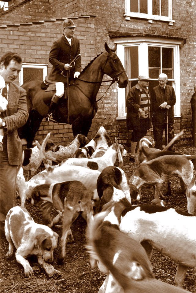 LELANDNEFFPHOTO Fox Hunting in Leicestershire, England photos by