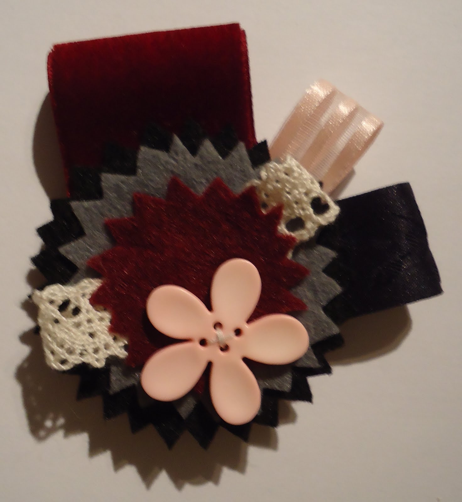 2 Broches Vintage Charmantes – Style Rétro Pour Compléter Tes Tenues