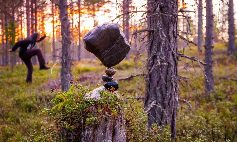 The Secret Behind How This Guy Balances Rocks Is Very Unusual. Can You Guess It? The Secret Behind How This Guy Balances Rocks Is Very Unusual. Can You Guess It?