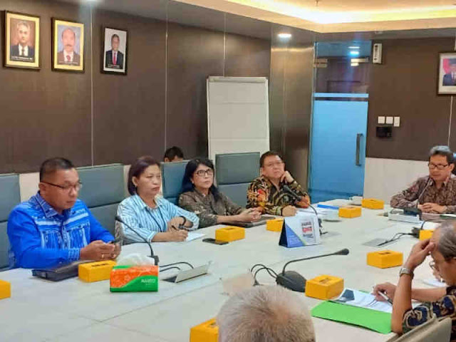 Petrus Fatlolon Hadiri Rakor Tindak Lanjut Penandatanganan HOA Blok Masela Petrus Fatlolon Hadiri Rakor Tindak Lanjut Penandatanganan HOA Blok Masela