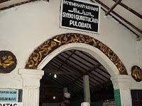 Makam Syekh Quro ayah Syekh Bantong bersama Makam Syekh Bentong yang terletak di Karawang