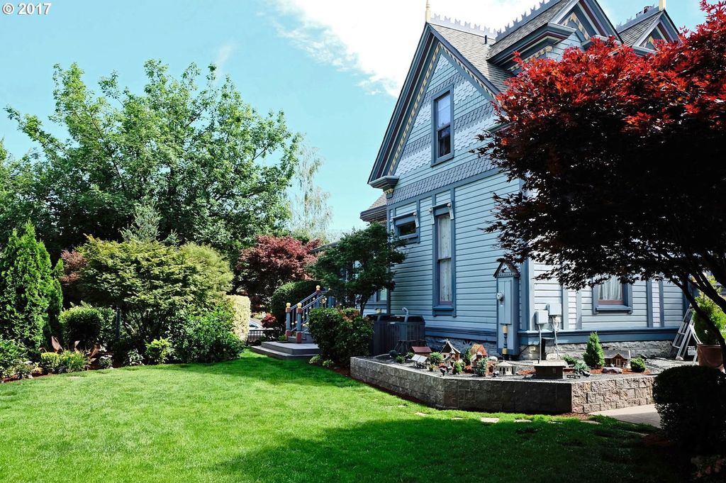 Sweet House Dreams 1891 Queen Anne Victorian Bed and Breakfast in