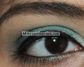 EOTD: Teal blue smoky eye makeup with Balm Voyage palette