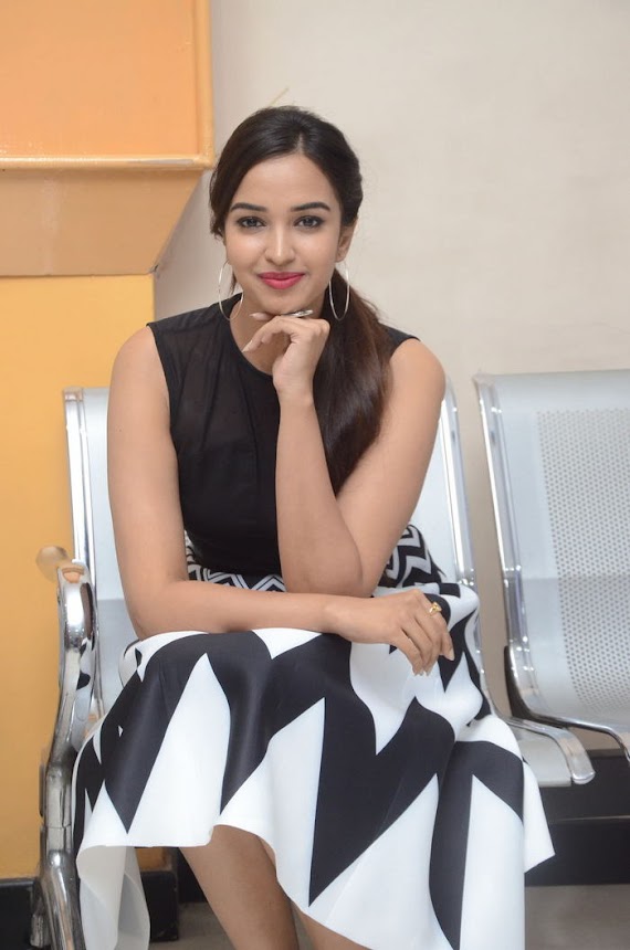 Pujita Ponnada at Brand Babu Teaser Launch