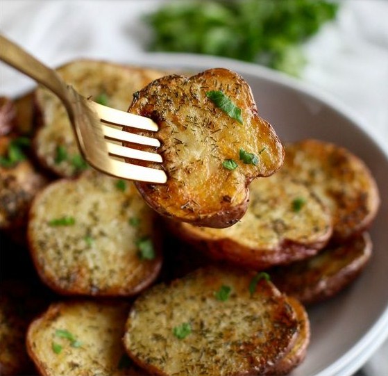Crispy Garlic Ranch Roasted Potatoes Crispy Garlic Ranch Roasted Potatoes