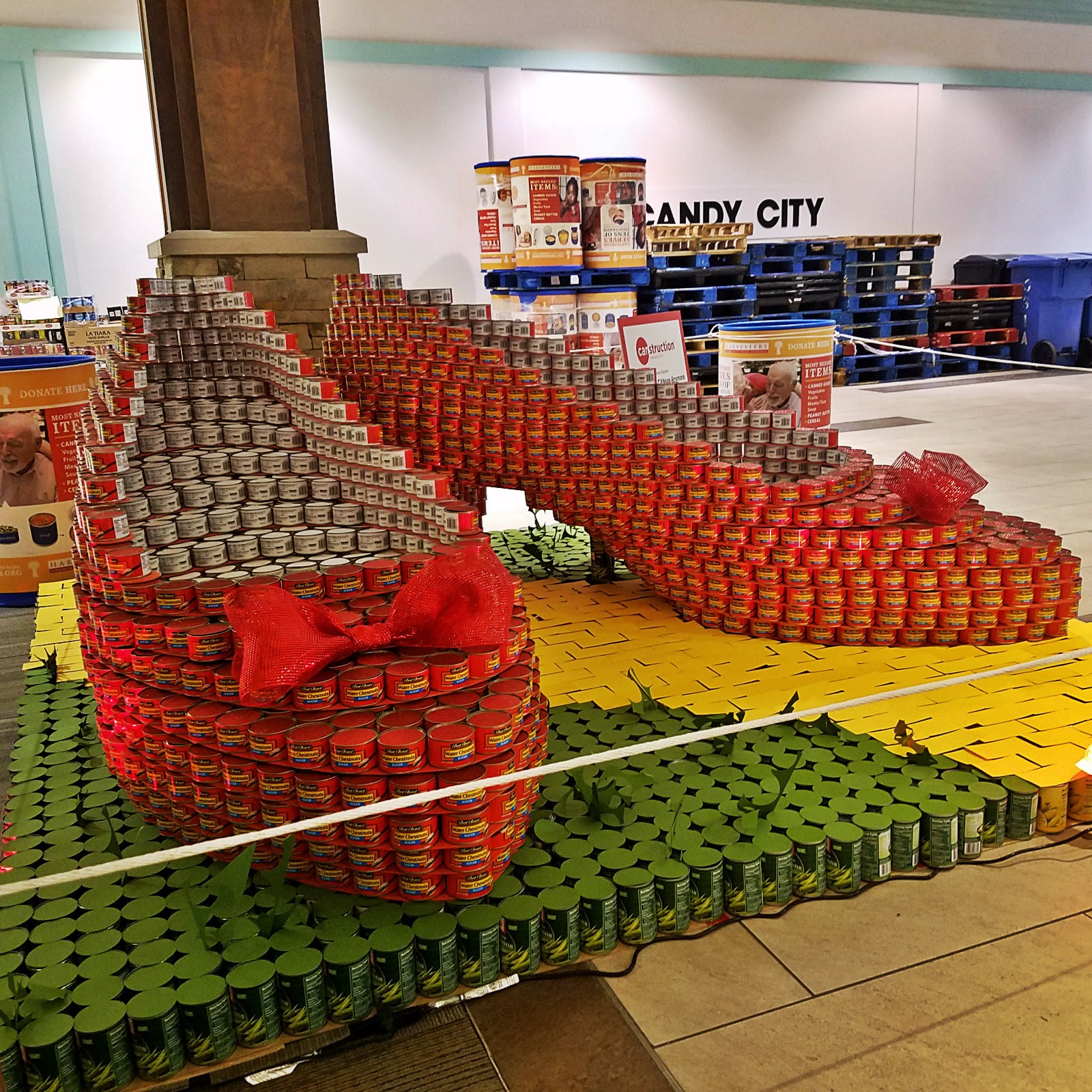 KANSAS CITY CELEBRATES HARVESTERS 'CANSTRUCTION' AT OAK PARK MALL!!!