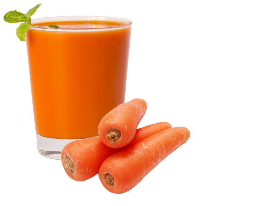 Свежевыжатая морковь. Морковный сок. Сок из моркови. Морковный сок на белом фоне. Морковный сок натуральный.