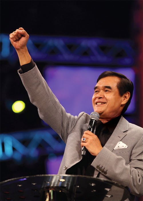 Remaja Dalam Terang Ir. Niko Njotorahardjo