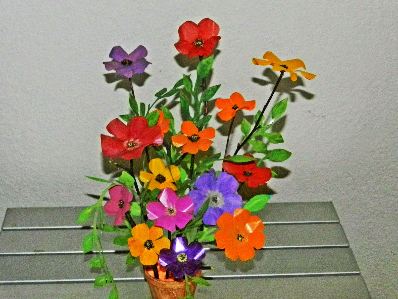 Creative DIY crafts Recycled flower vase made with plastic can (milk jug)!
