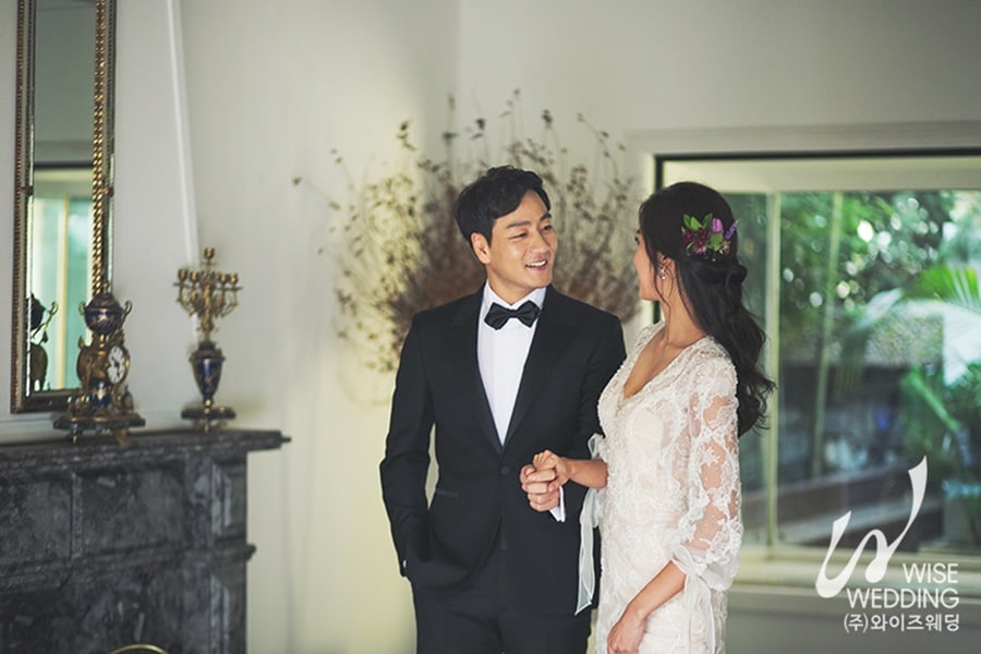 POJOK SELEB] Aktor Park Hae Soo Nampak Romantis dalam Foto Pre-wedding ~  Bebek K-Po