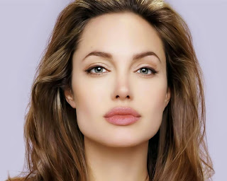 Picture of Actress Angelina Jolie who suffered from postpartum depression