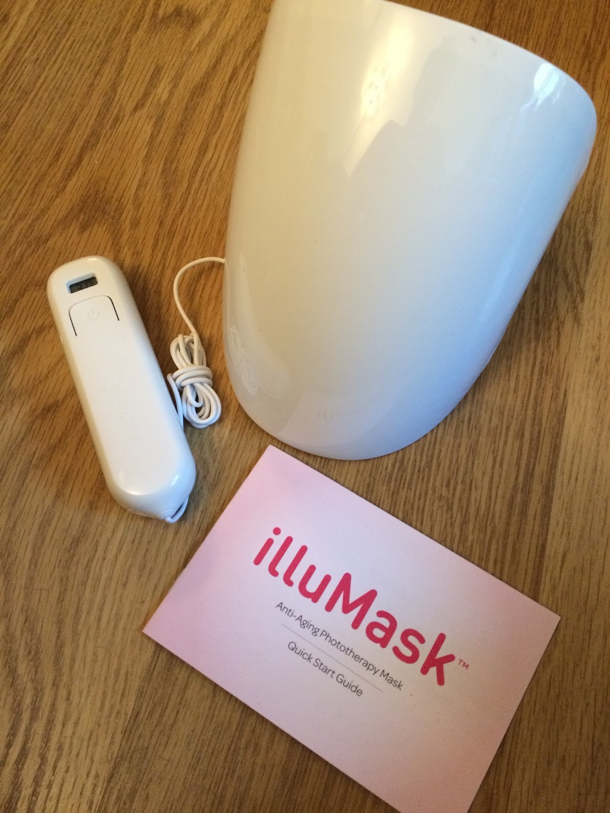 illuMask AntiAging Light Therapy Mask Sœurs de Luxe