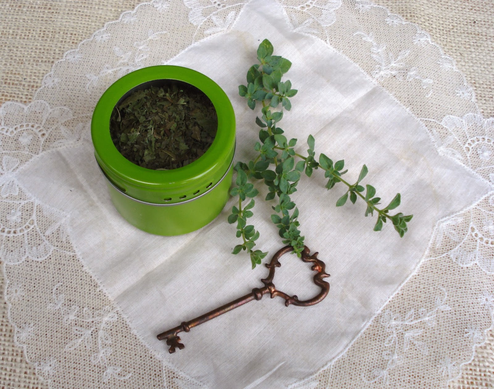 Handmade Gifts: Packaging Dried Herbs