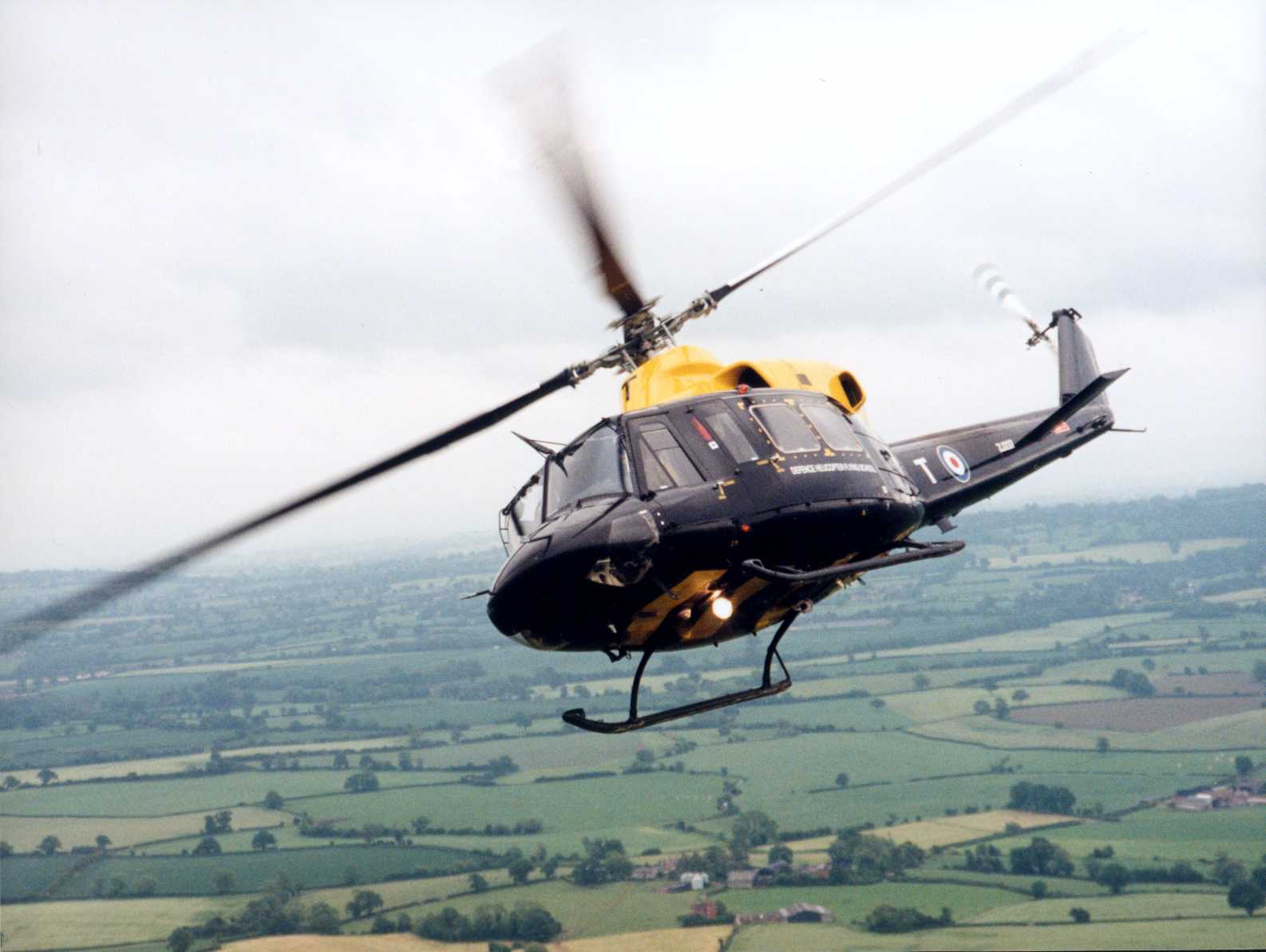 Почему часто летают вертолеты. Bell 412ep. Вертолет Белл 412ер. Белл 412 и ми 8. Вертолёт Eagle Helicycle.