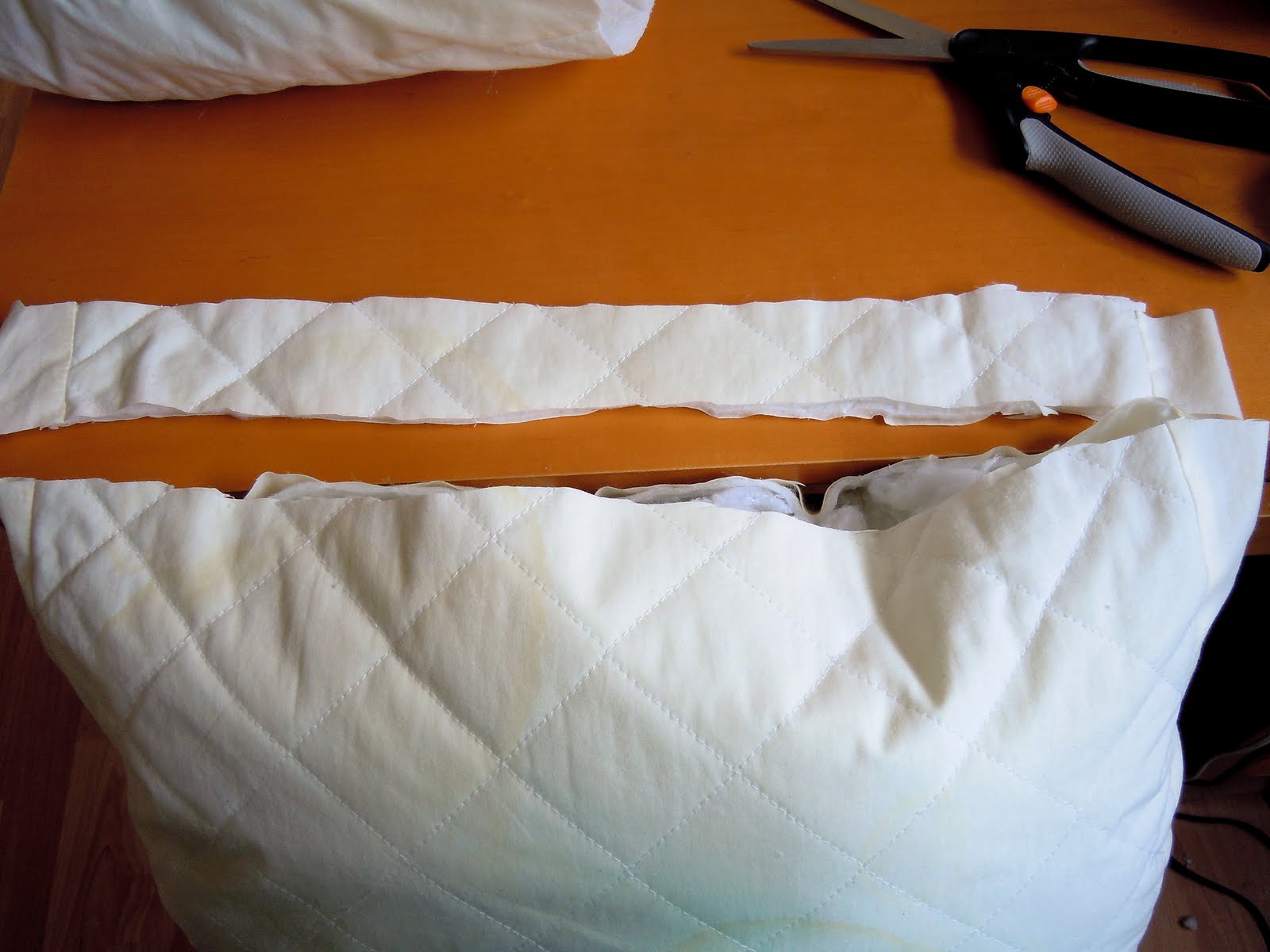 Tutorial How to Make Throw Pillows from a Bed Pillow Naturally