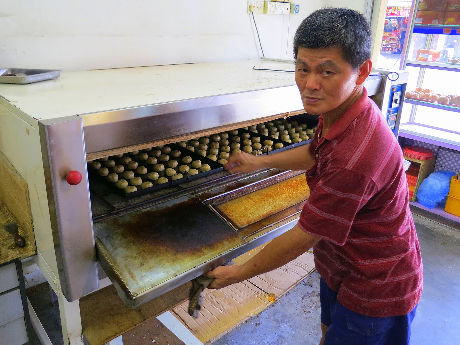 Traditional Chinese Cakes and Biscuits @ GN 满发 Food and Biscuits in