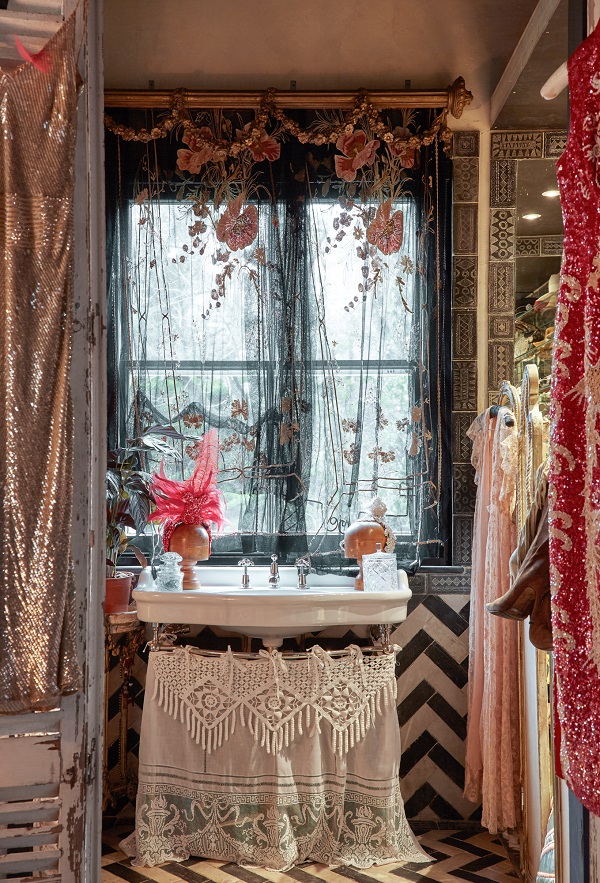 The-Boho-Glam-Apartment-of-Sera-Hersham-Loftus-photographed-by-Jake-Fitzjones-29.jpg
