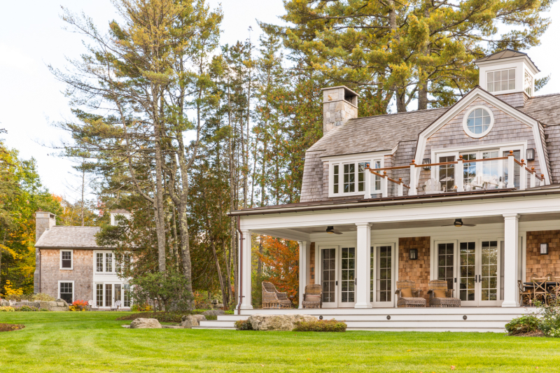 Summer home in Maine by Giannetti Home