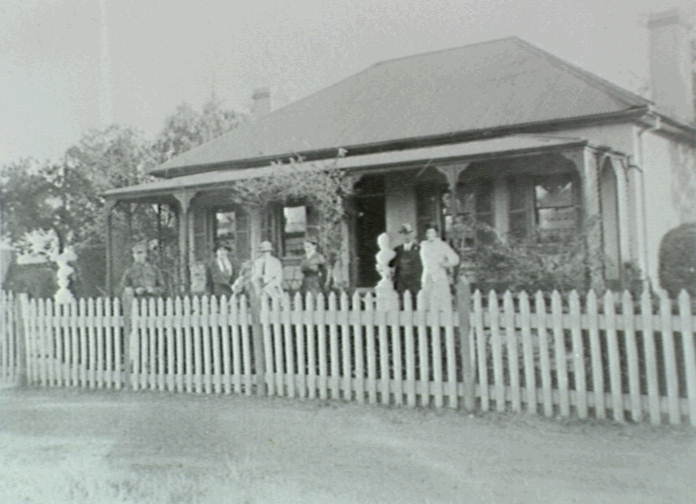The History Buff Ivy Cottage