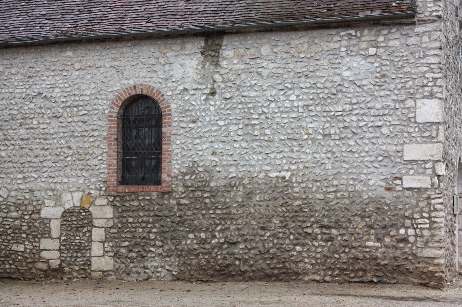 Atlas roman PressignylesPins Eglise SaintPierre (45)