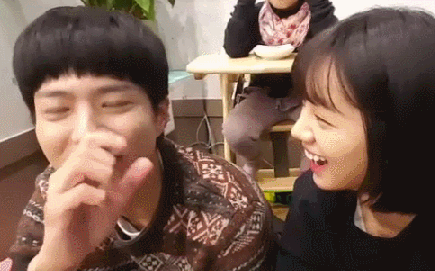 오늘자 V앱 응답하라1988 덕선(혜리)+택(박보검) | 인스티즈