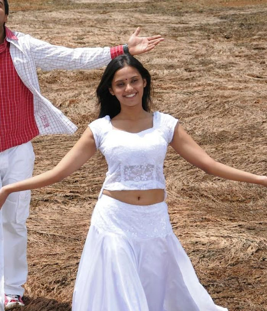 Actress Aarushi Navel Show Photos