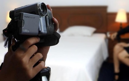Polisi Tangkap Pasutri Pemain Film Porno Polisi Tangkap Pasutri Pemain Film Porno di Jakarta Selatan