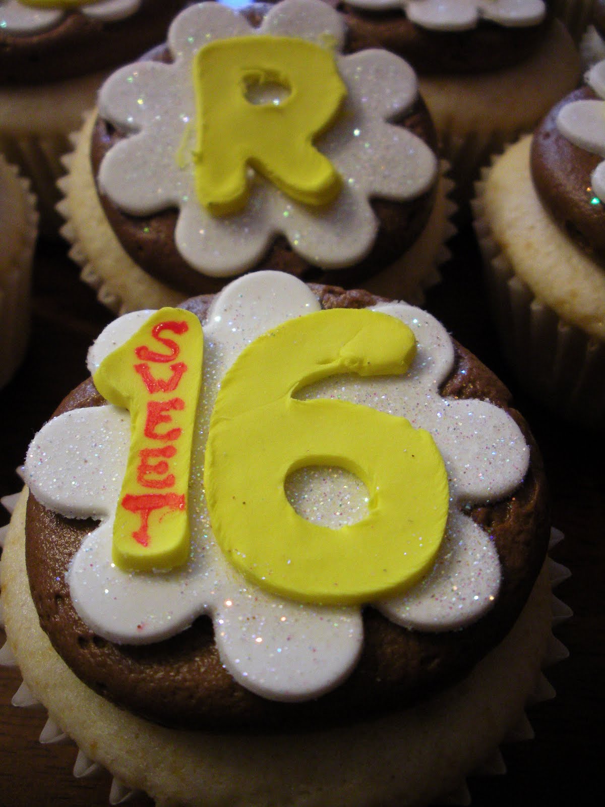 Sugar & Spice Sweets Sweet 16 Cupcakes