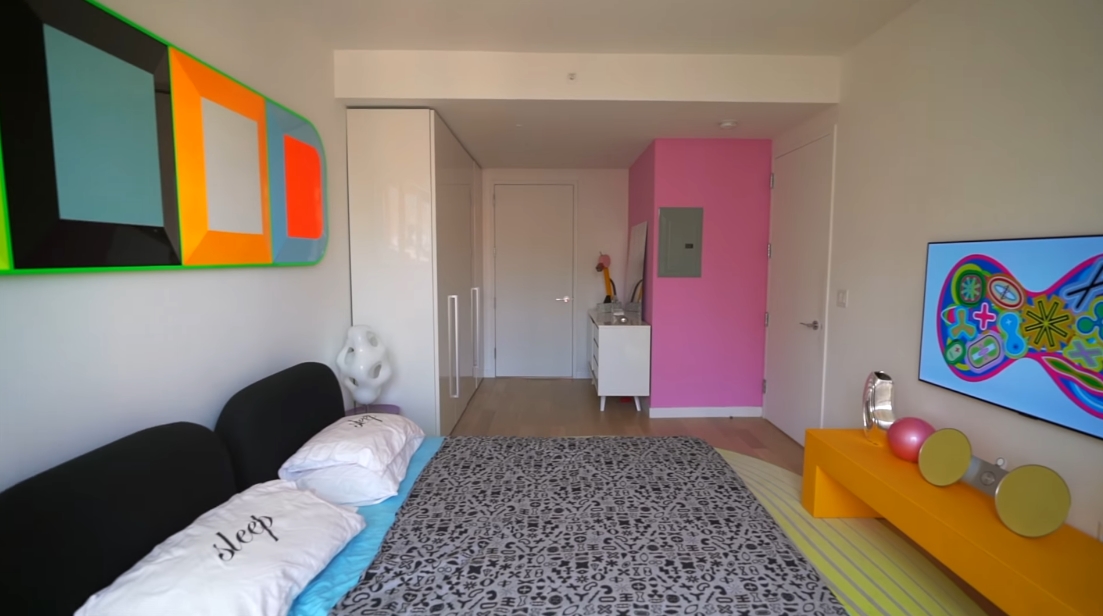 27 Interior Design Photos vs. Karim Rashid's NYC Luxury Penthouse Tour