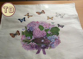 Cojin decorado con decoupage de mariposas