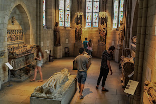 Os Claustros: um passeio pela Idade Média em plena 'Big Apple' Blog 'lugares de memória' Matéria sobre o The Cloisters Museum, de Nova Iorque