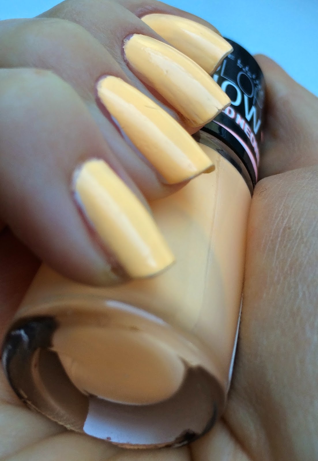 maybelline-bleached-neons-sun-flare-swatch
