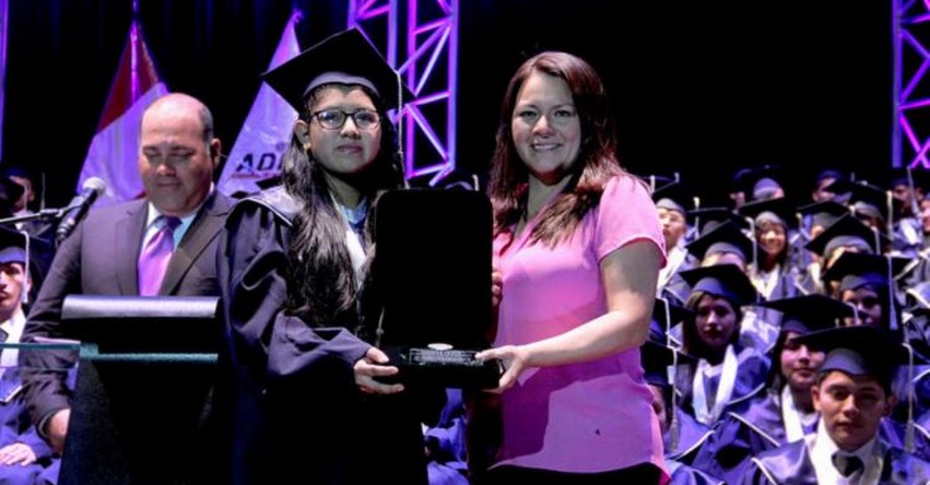 PRONABEC: Egresa primera promoción de Beca 18 en negocios internacionales - www.pronabec.gob.pe PRONABEC: Egresa primera promoción de Beca 18 en negocios internacionales - www.pronabec.gob.pe