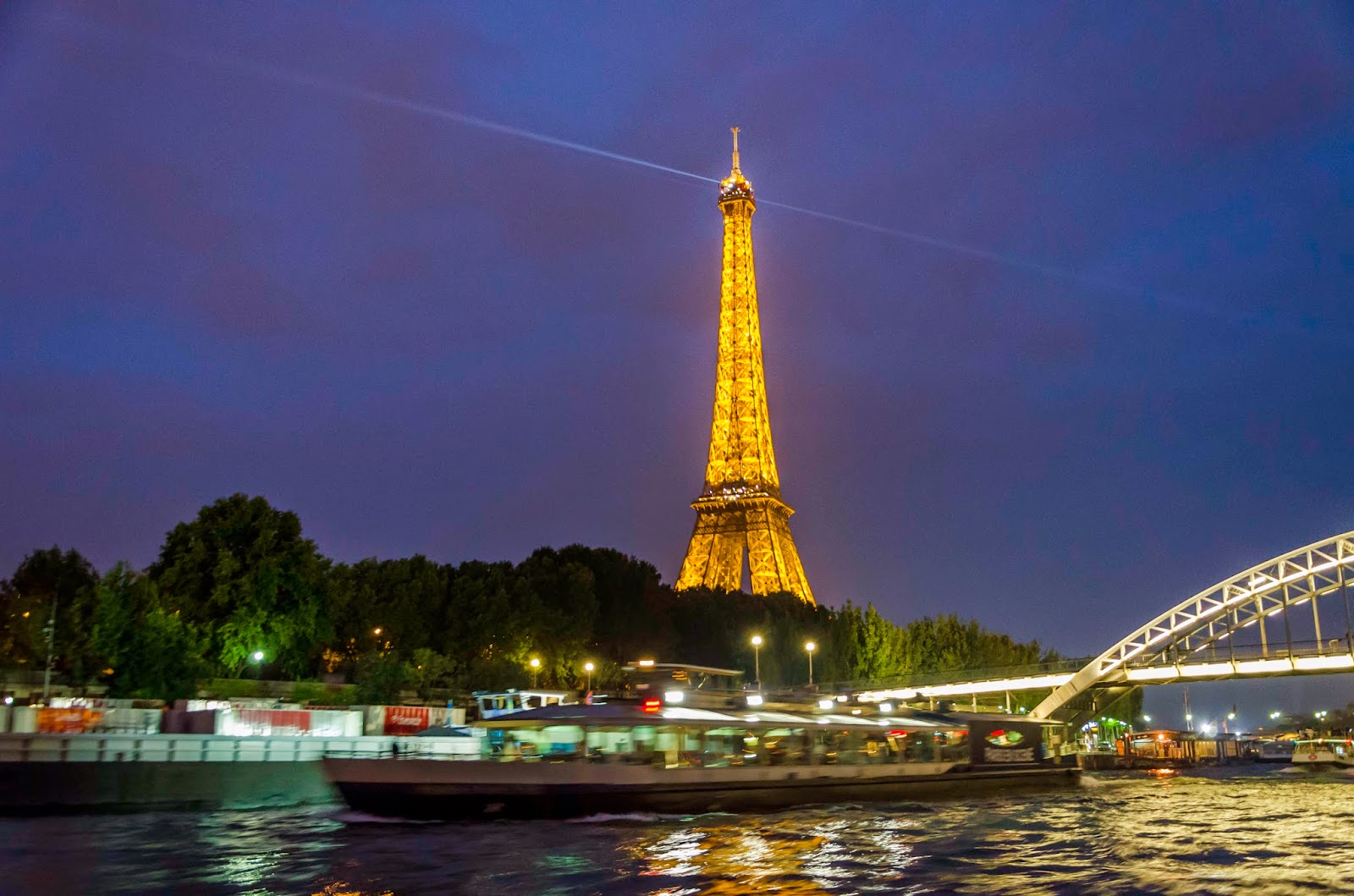 AMOR, codinome Paris! Chega de guerras, queremos a Paz!!! Torre Eiffel e o Rio Sena