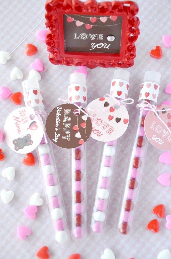 Quick & Easy DIY Valentine's Day Gifts - via BirdsParty.com
