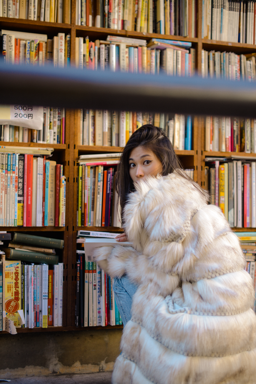 Jimbocho book town, fur coat in Tokyo, simple outfit with fur coats, winter outfit ideas in Tokyo - FOREVERVANNY
