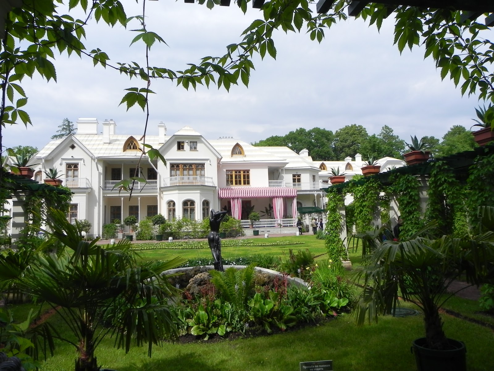 thelabelfree Peterhof, Alexandria Bahçesi & " Cottage Palace"