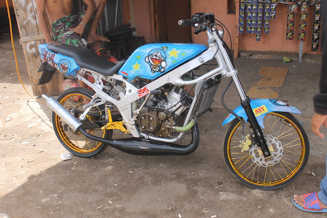 Ninja R 150 Modifikasi Biru Pelek Jari-Jari Ninja R 150 Modifikasi Biru Pelek Jari-Jari