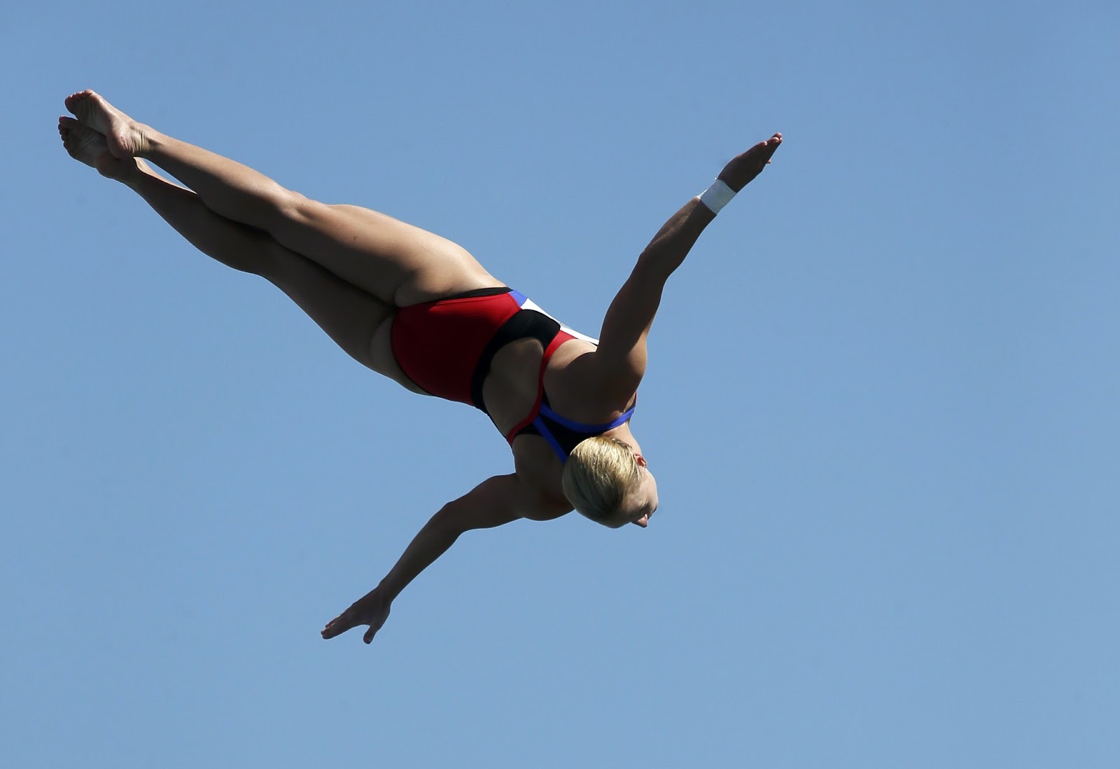 Хай дайвинг это вид спорта. Прыжки в воду женщины. Хай дайвинг женщины. 10 М женщины прыжки в воду.