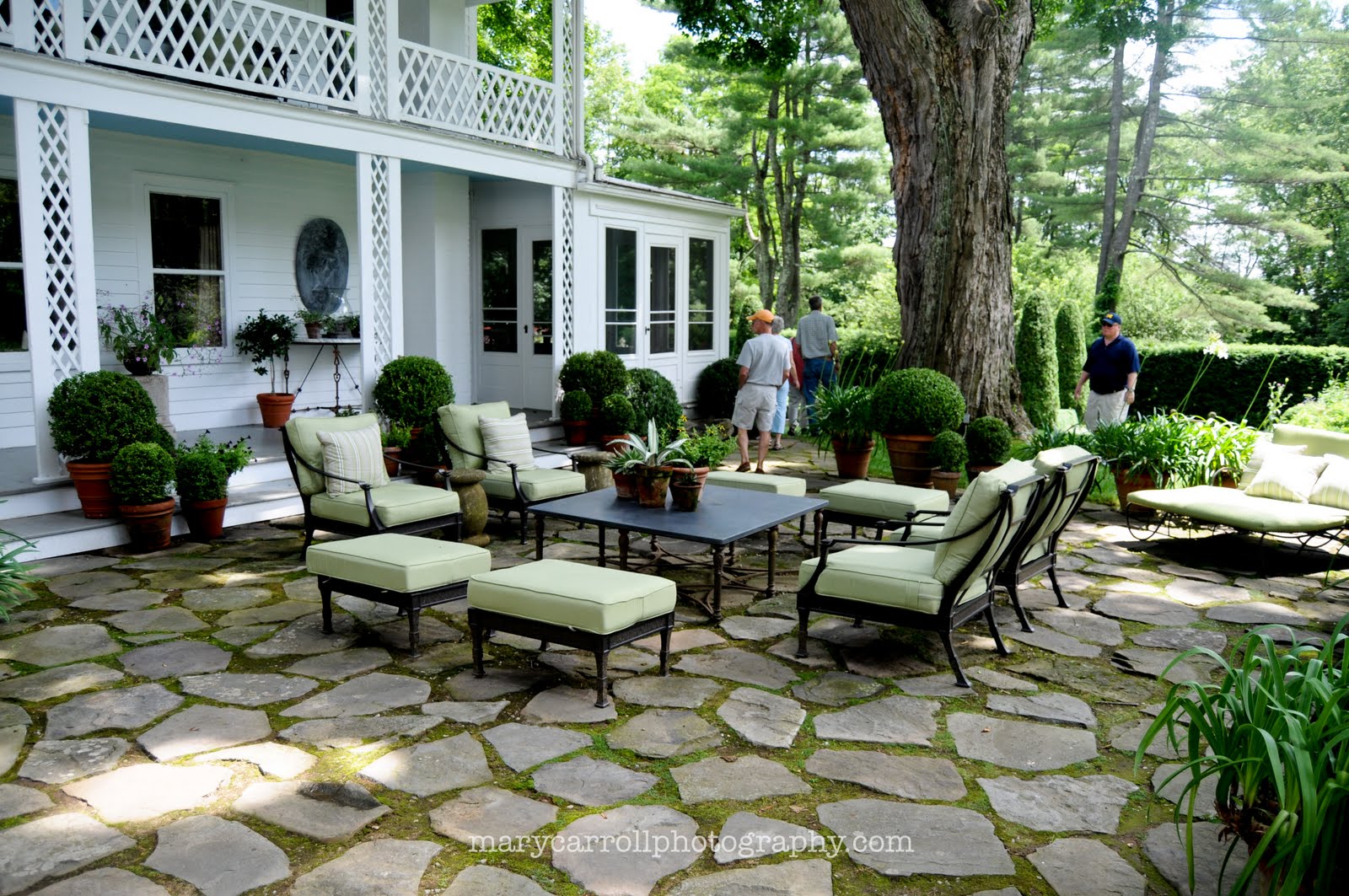 Little Red House Mosaic Monday Garden Furniture Bunny Williams Garden Furniture Bunny Williams Well I Promised Or Threatened To Show You More Photos From Our Weekend In Connecticut So Here They Come
