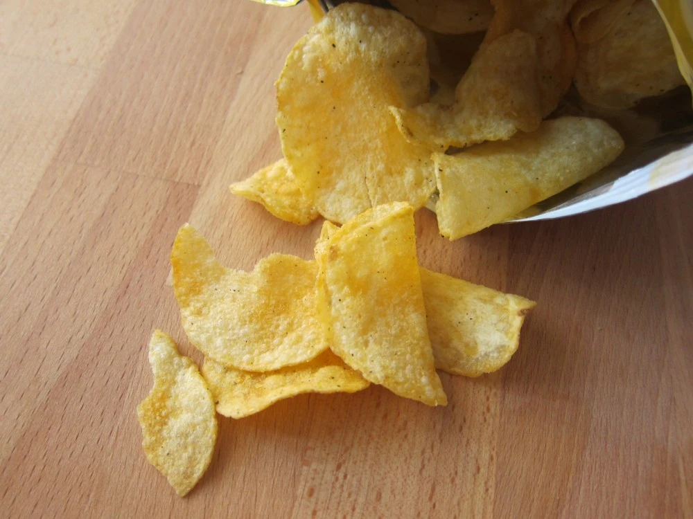 Review Lay's Cheddar Bacon Mac & Cheese Potato Chips Brand Eating