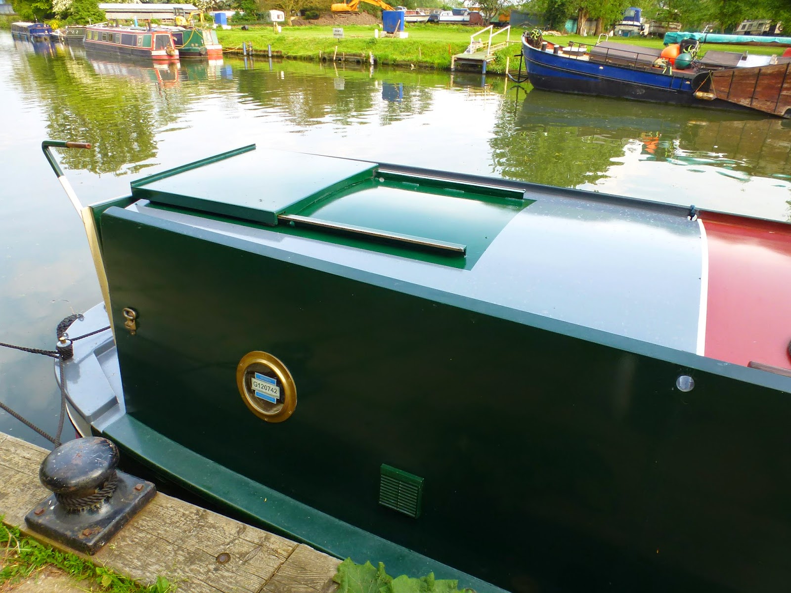 Narrowboat SKYLARK 2 Even more painting