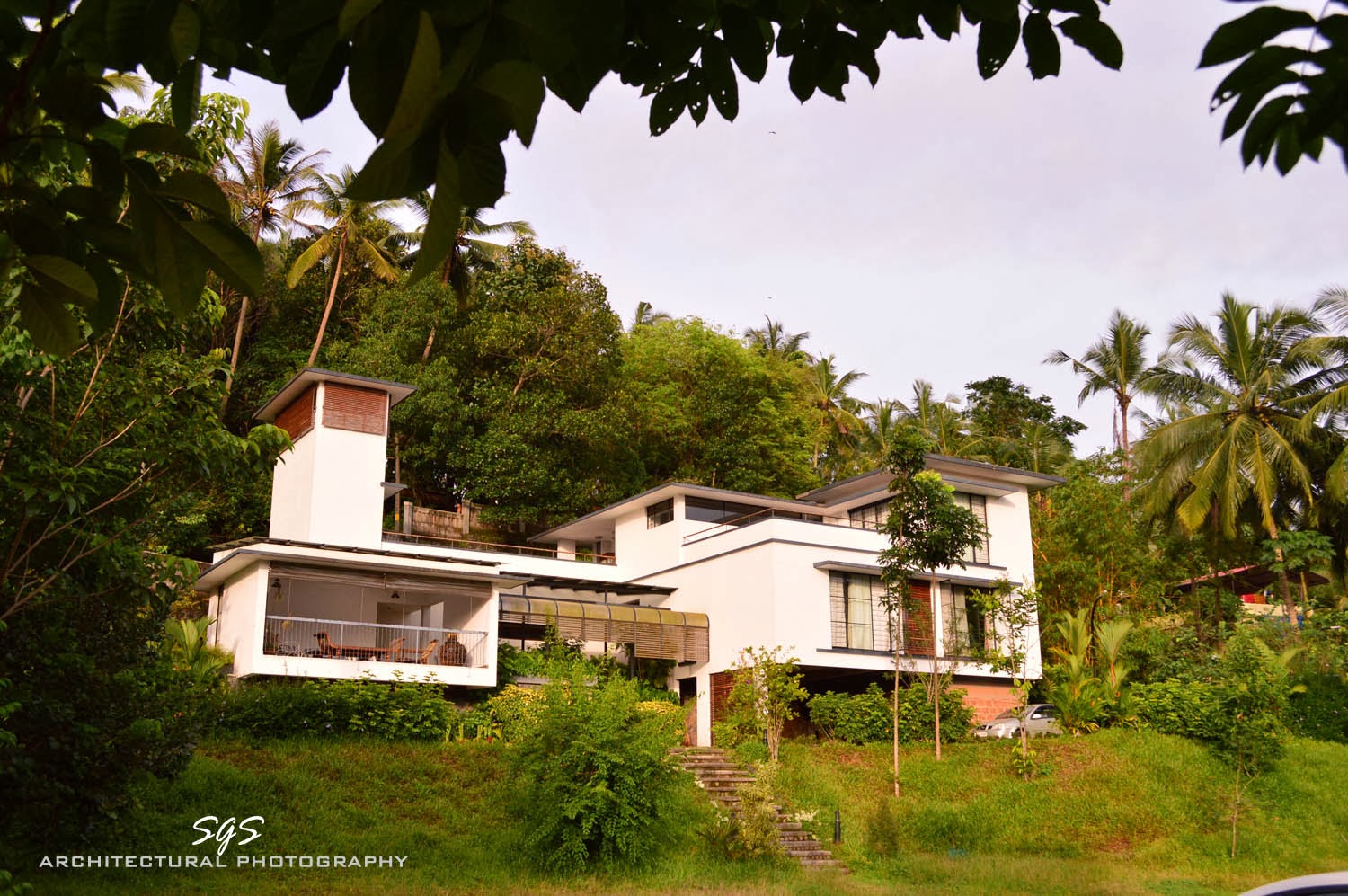 ARCHITECTURE STUDENT'S CORNER Mr.Jose Joseph's residence at Calicut by