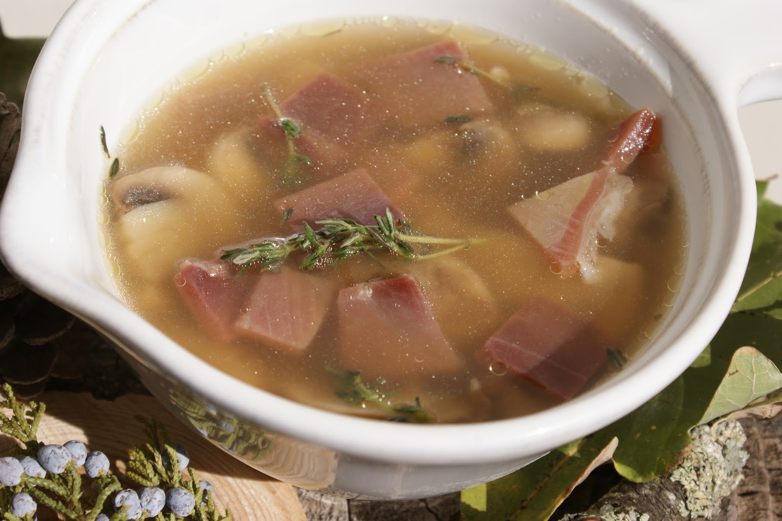 Afternoon Tea Bouillon de champignons de Paris et jambon de pays