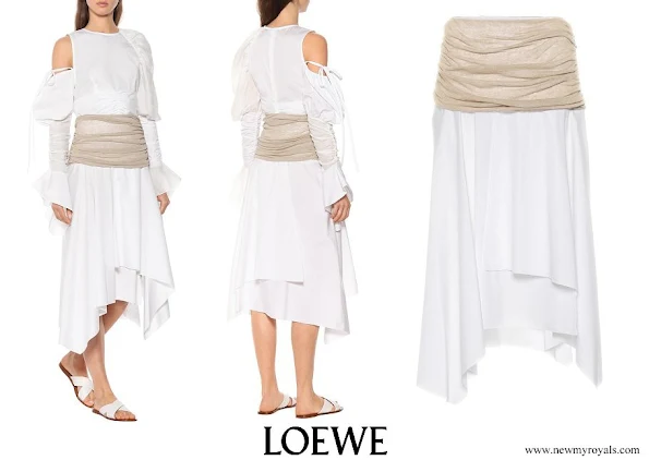 Queen Rania wore Loewe white cotton and linen midi skirt