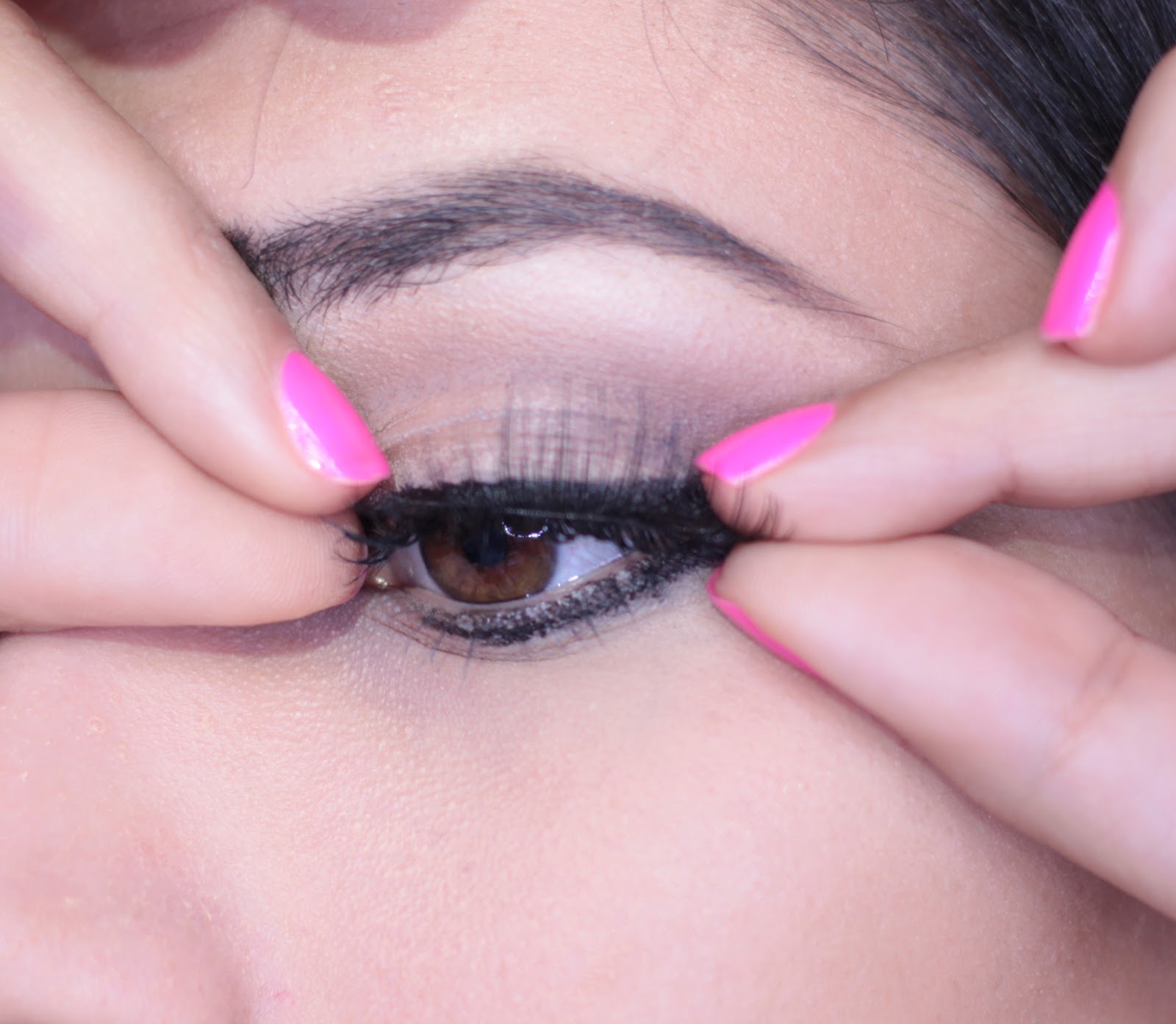 How to apply fake lashes It's Gilda Deutsche Beauty und Fashion