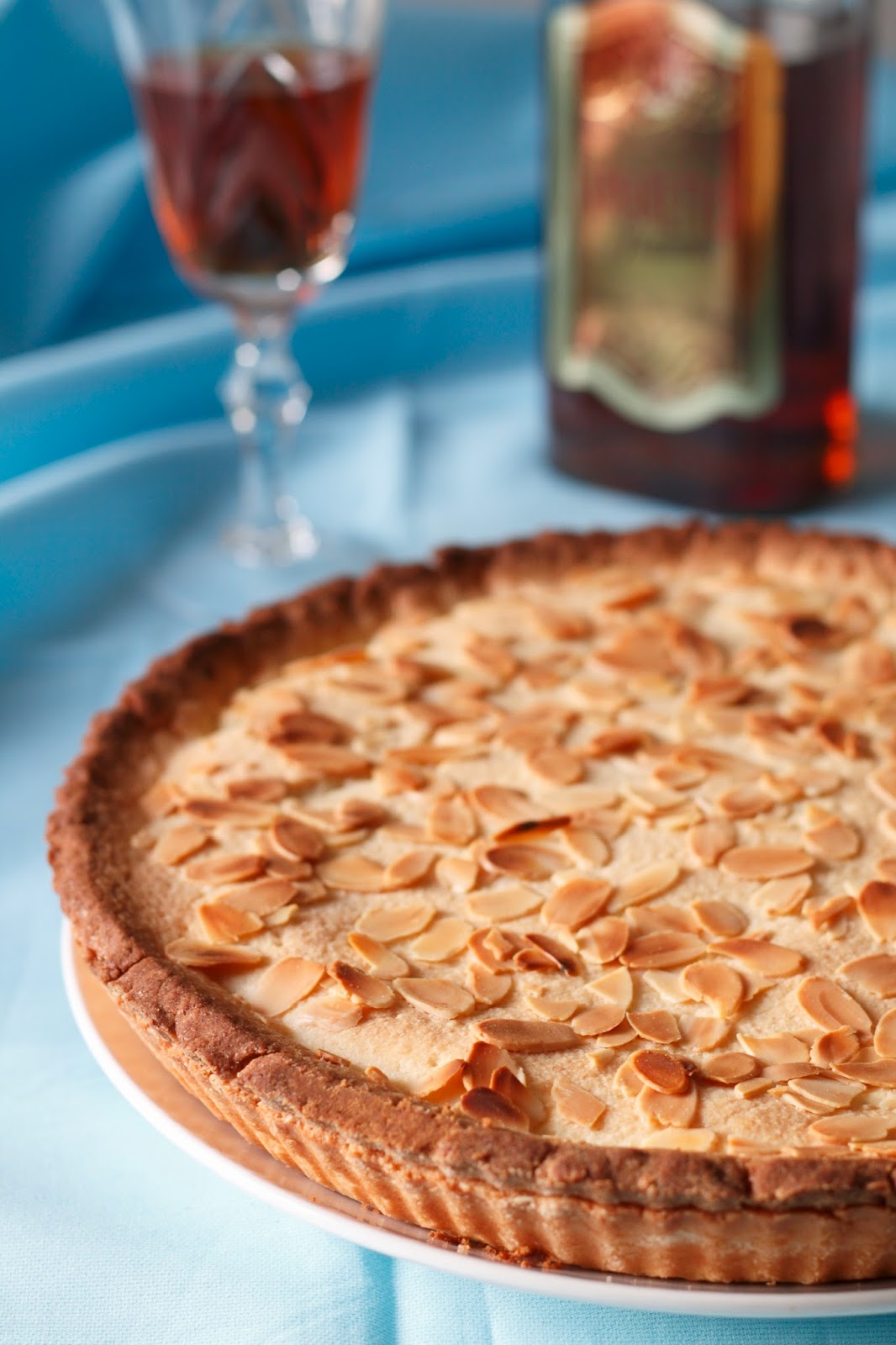 Пироги с заварным кремом. Яблочный тарт с заварным кремом. Песочный пирог с заварным кремом. Торт "crostata". Песочный пирог с заварным кремом.