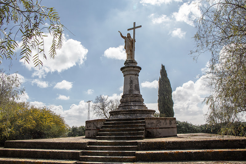 Entorno a Jerez: La devoción al Sagrado Corazón de Jesú monumentos  singulares en Jerez y su entorno.