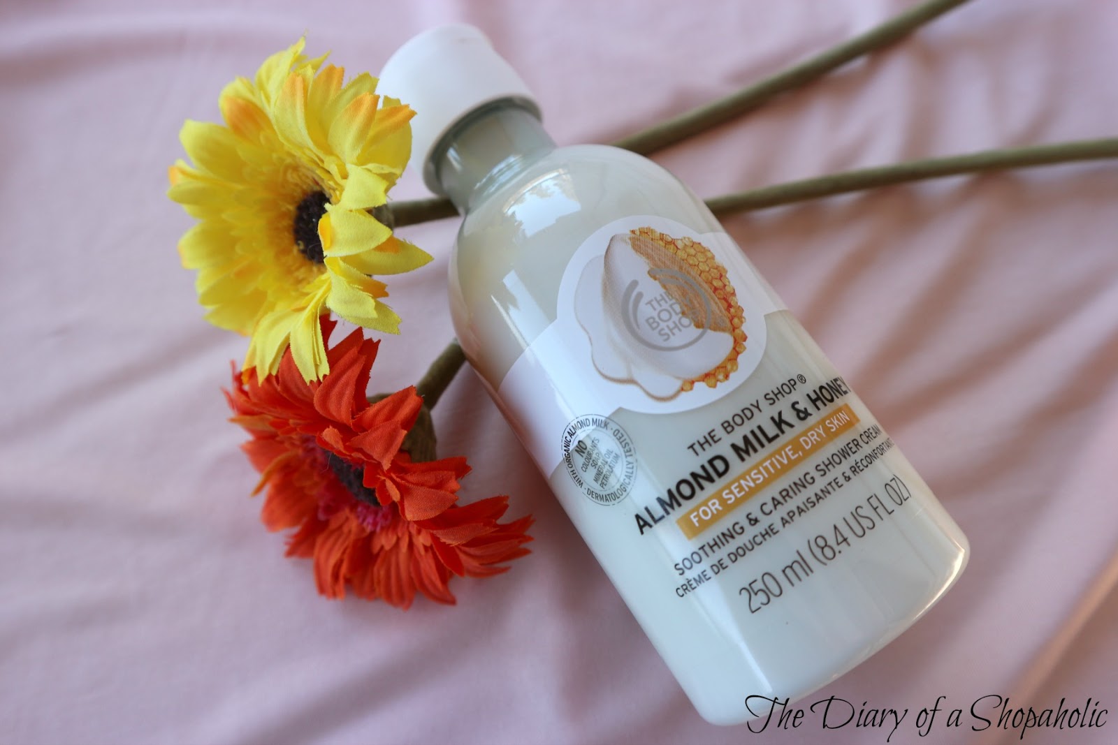 Meikkiholisti The Body Shop Almond milk & honey